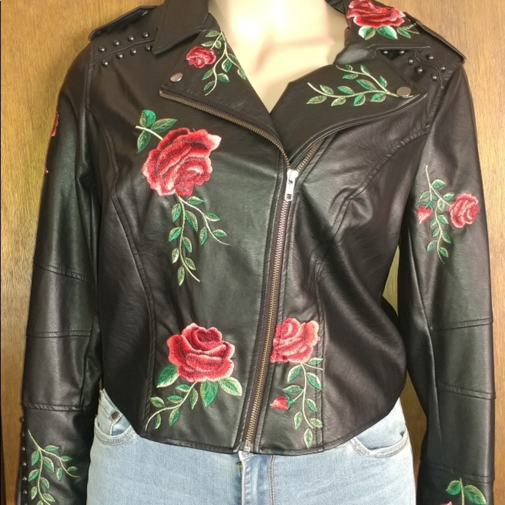 Beautiful Detailed (faux) Leather Coat